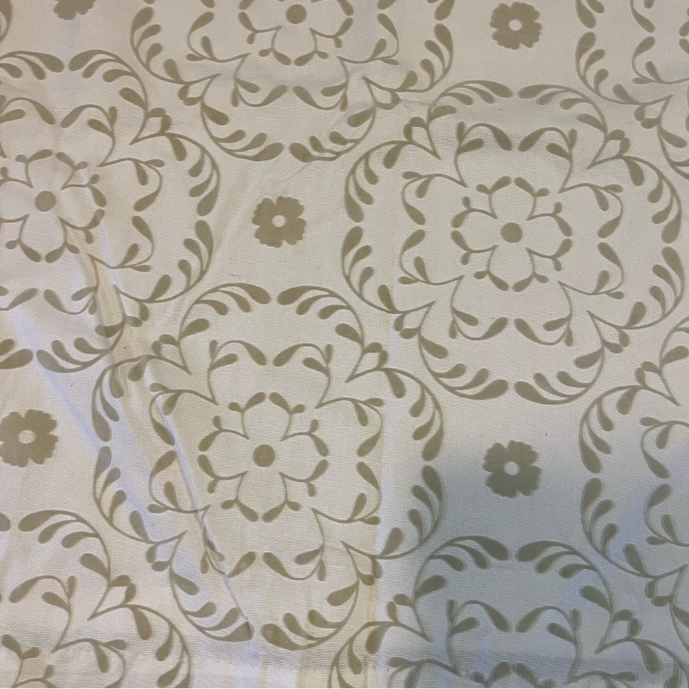 Pottery Barn Kids White With Gray Velvet Floral Pattern Sweet Flower Size 44x63” - Picture 2 of 8